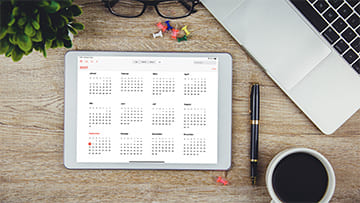 iPad mit Kalender am Arbeitsplatz